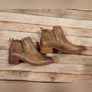 Women's Size 7 Korks Distressed Leather Ankle Booties